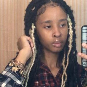 Meet your Posher, Alexis